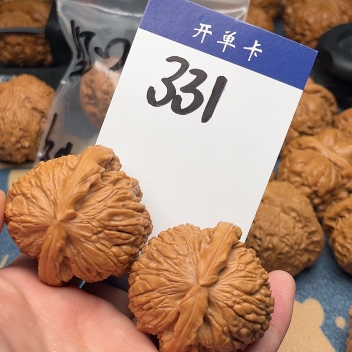 文玩核桃吊坠白狮子 43精修 331