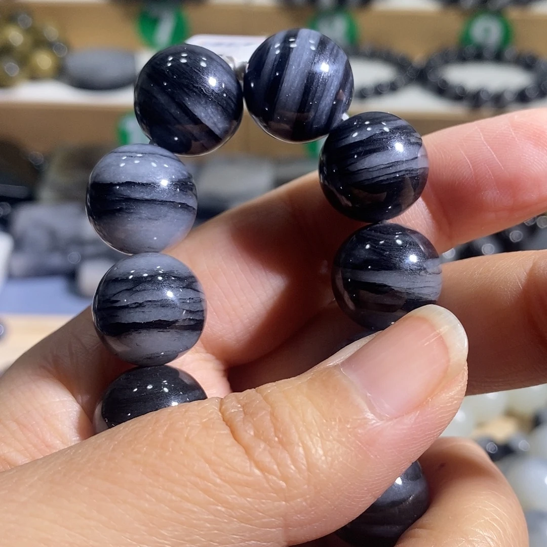 呼***房石英质玉未镶嵌手链