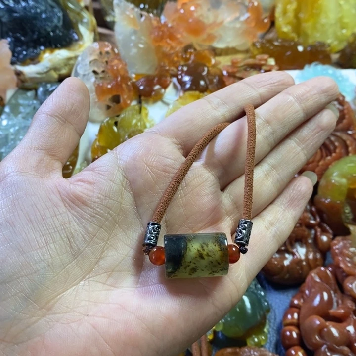蛇纹石玉未镶嵌颈饰