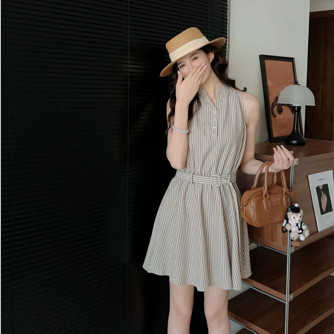 甜粿妹妹法式条纹挂脖露肩腰带短裙女夏季撞色显瘦连衣裙