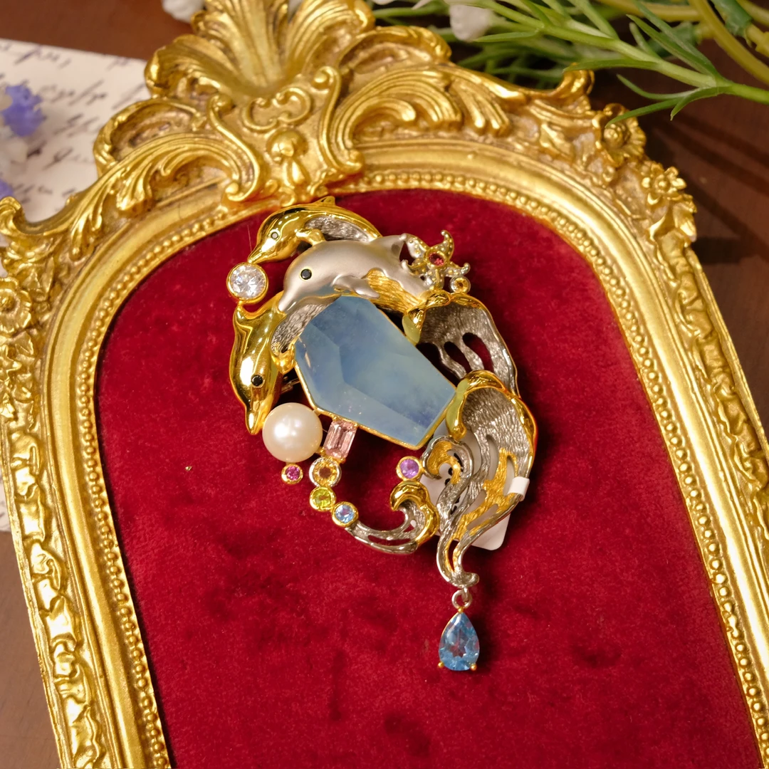 合金仿水晶胸针 现代设计师款 海洋元素 海豚艺术感胸针