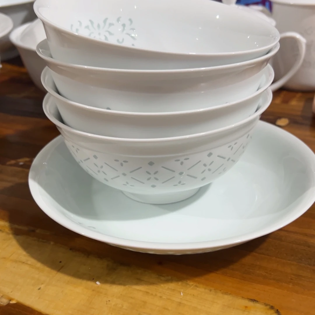 游***和瓷白玲珑面碗4个8寸深盘2个。花色不一样