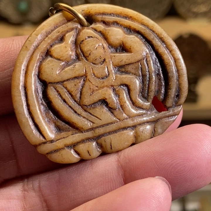 老骨雕催坡金刚衣片