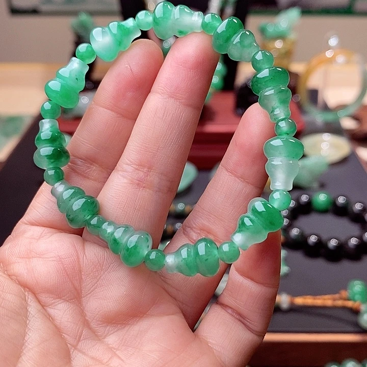石英质玉（非洲翠）未镶嵌串