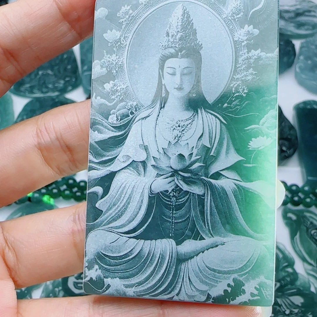 陈***爱翡翠未镶嵌颈饰多样性发货天然的A货翡翠