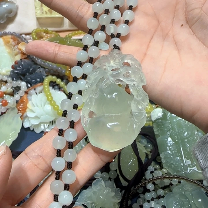 未镶嵌蛇纹石玉吊坠