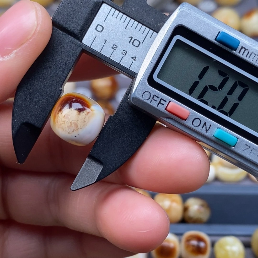 蜜蜡珠宝奇石未镶嵌