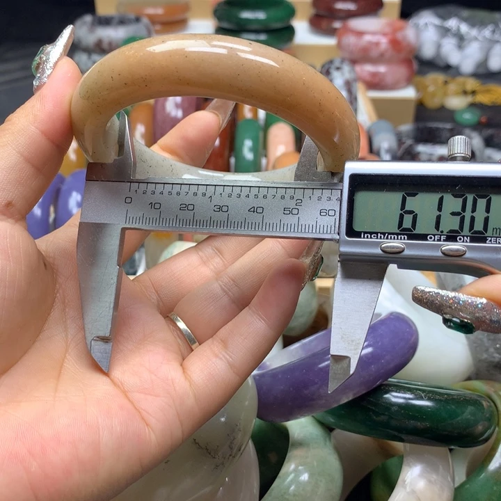 未镶嵌手镯石英质玉