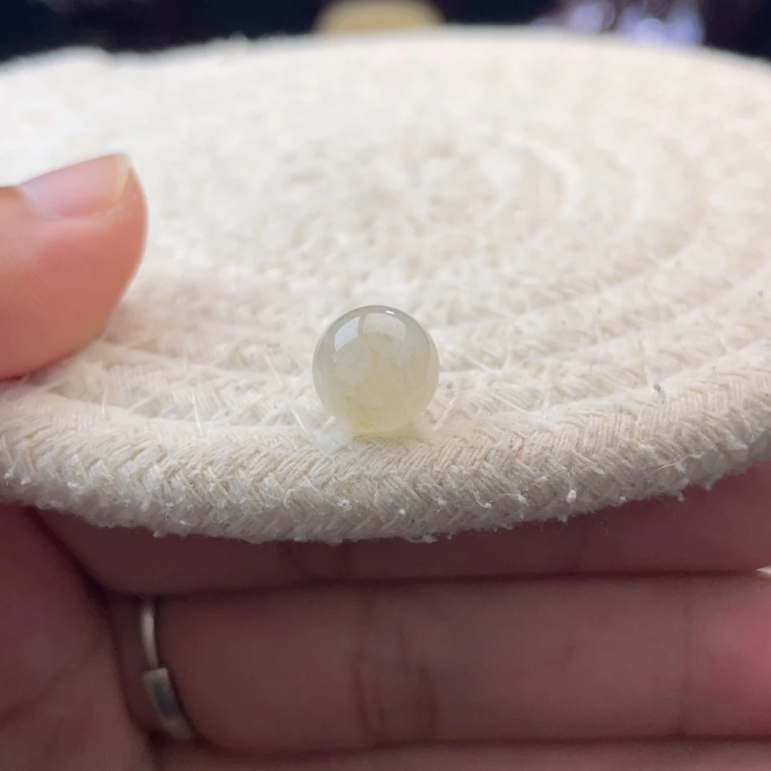 散珠翡翠特色奶黄圆珠卡9.3mm