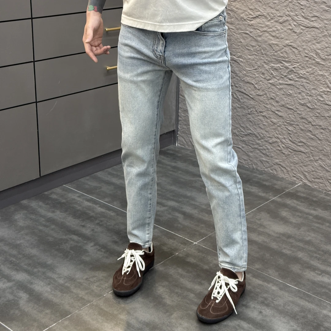 2025春季新款时尚休闲百搭浅色纯色净版男士小脚牛仔裤Z55