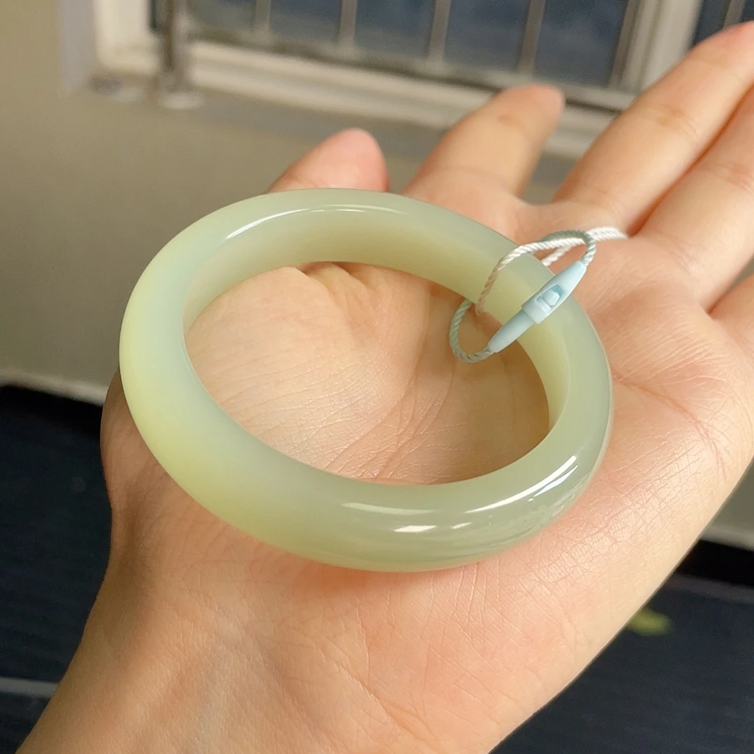 和田玉未镶嵌手镯老钢板今日推荐