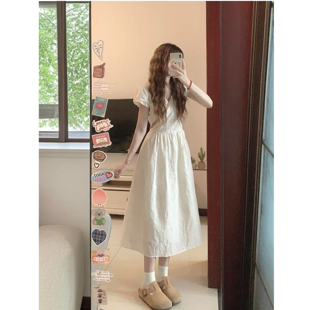 法式复古V领灯笼袖连衣裙女2025夏季新款高级感收腰显瘦气质长裙