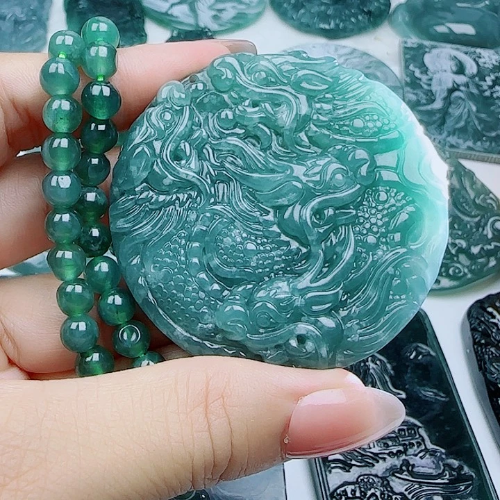 翡翠未镶嵌颈饰多样性发货天然的A货翡翠