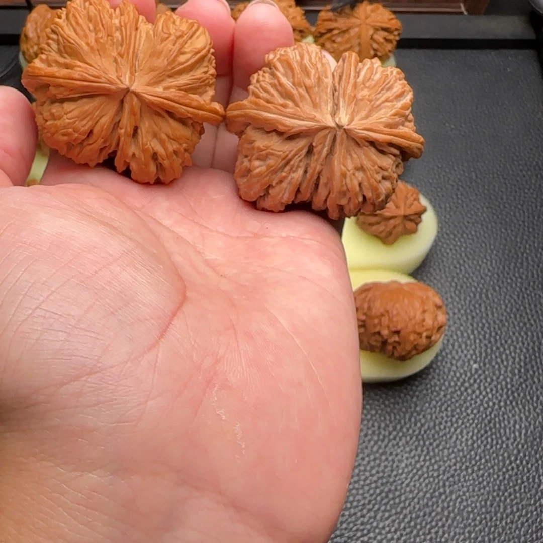 把件文玩核桃白狮子球连四棱