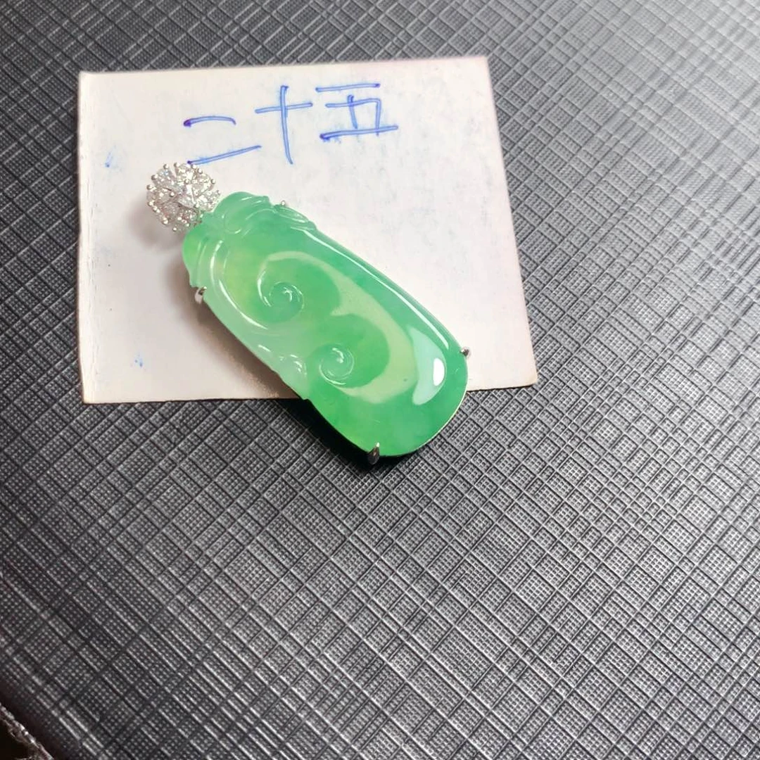 颈饰18K金镶嵌翡翠翡翠