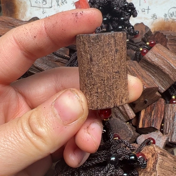 藤类降真香随形吊坠大小不一