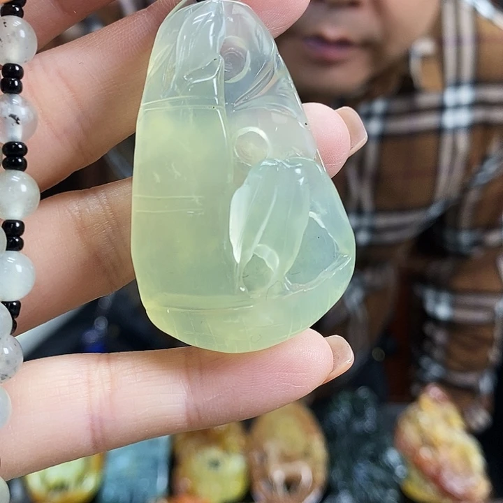 蛇纹石玉未镶嵌吊坠