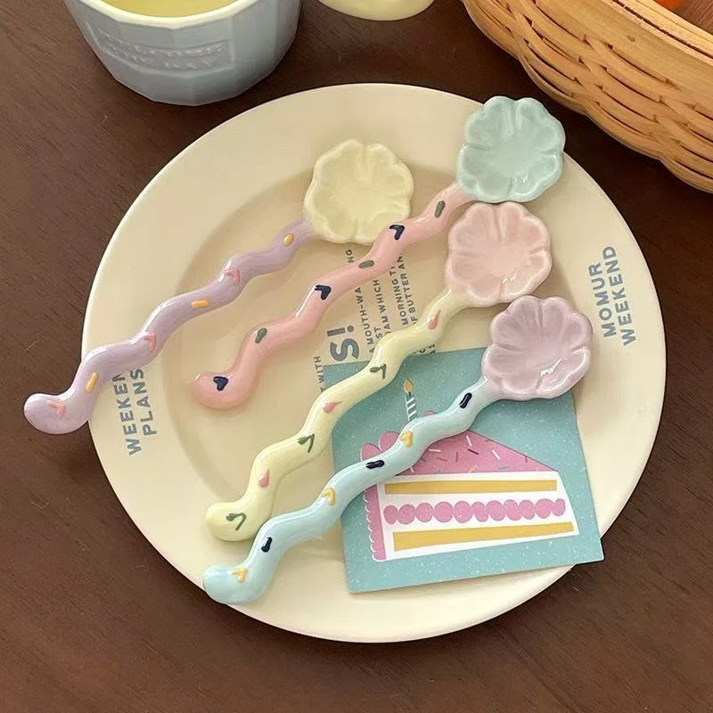 可爱小众彩色扭曲手绘波点花朵陶瓷勺子仙女棒甜品勺搅拌勺礼物