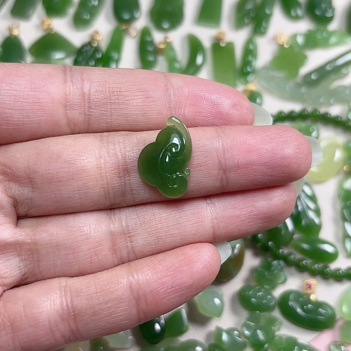 和田玉（碧玉）未镶嵌颈饰精品