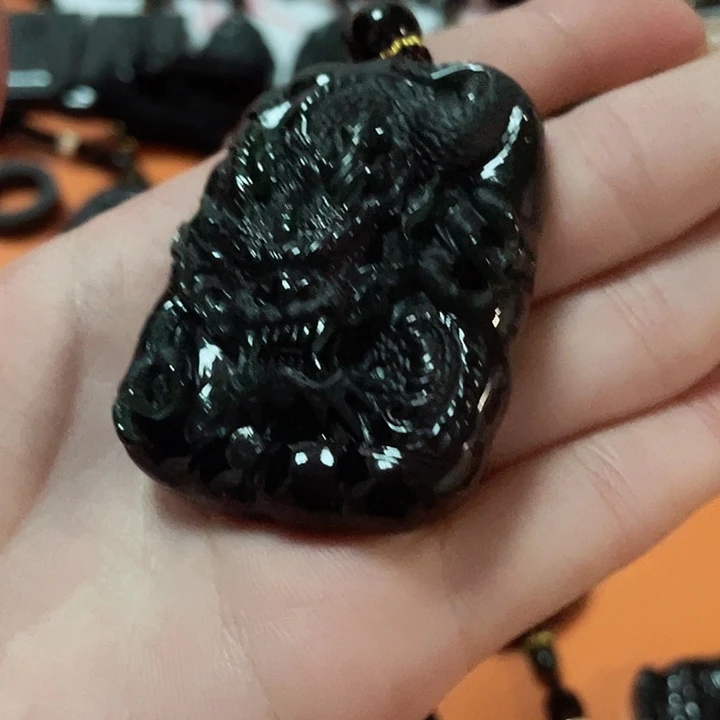 翡翠颈饰未镶嵌李***话