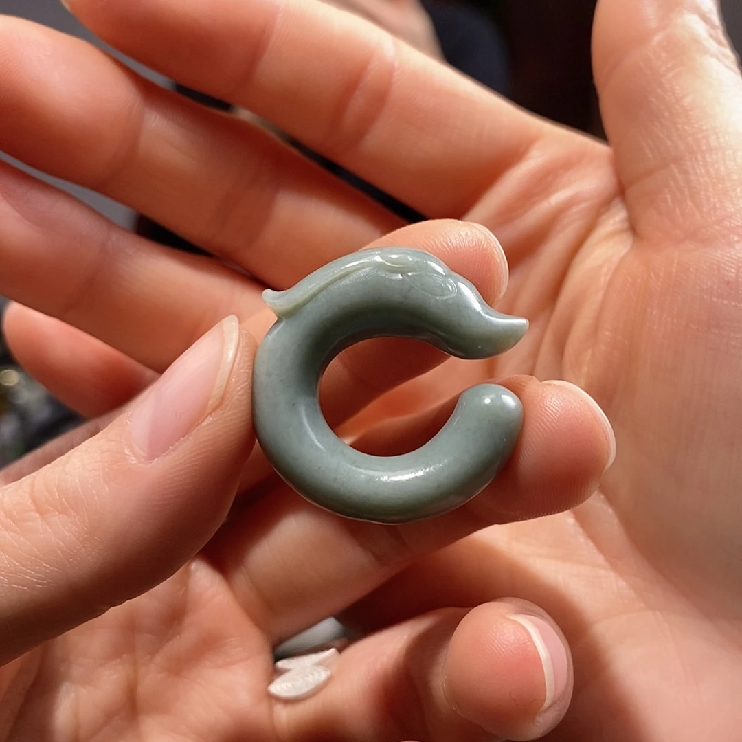 颈饰未镶嵌和田玉思*