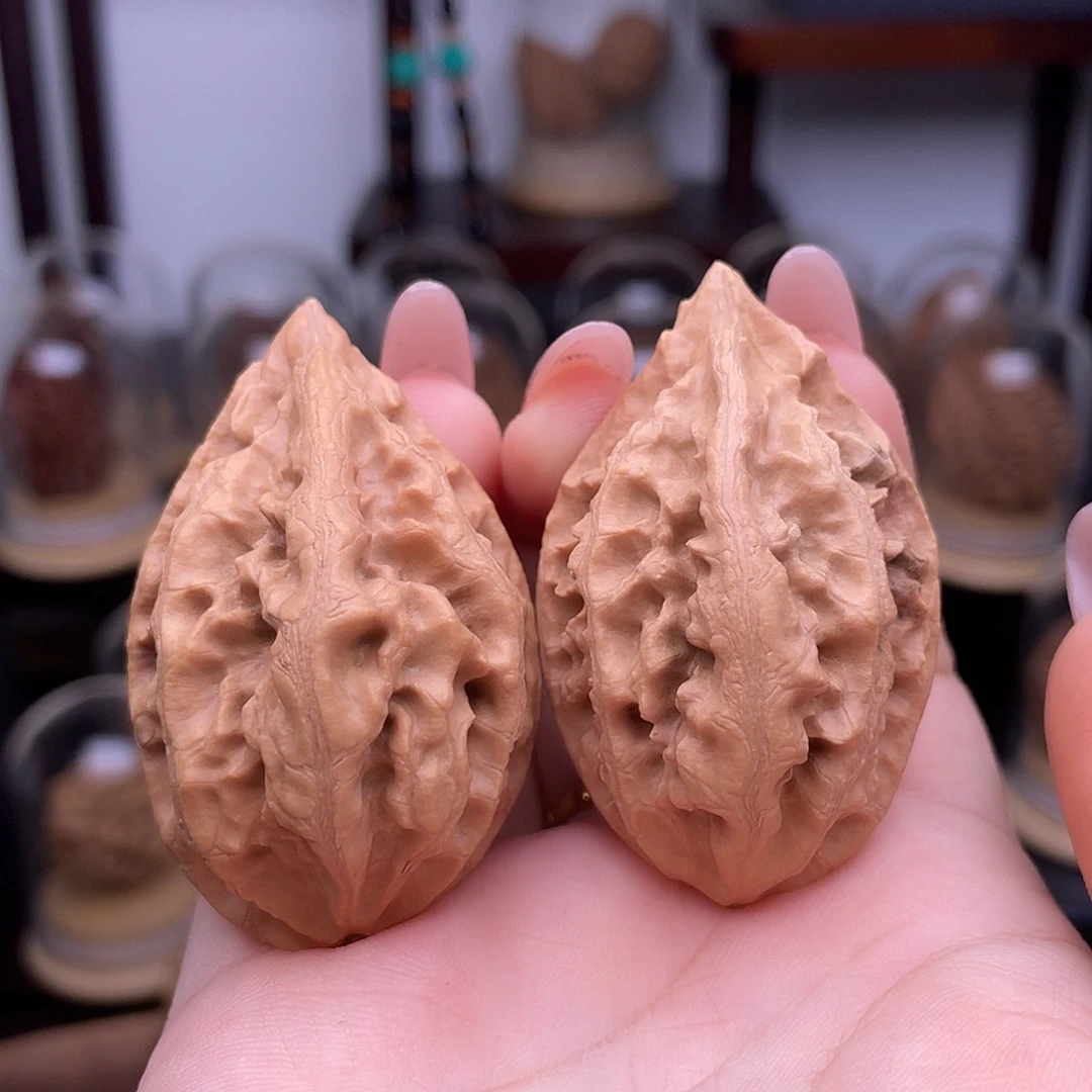 文玩核桃吊坠玉蛟龙