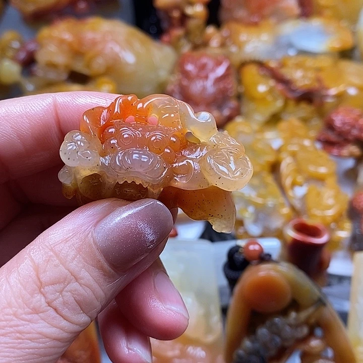 石英质玉（黄龙玉）合金颈饰