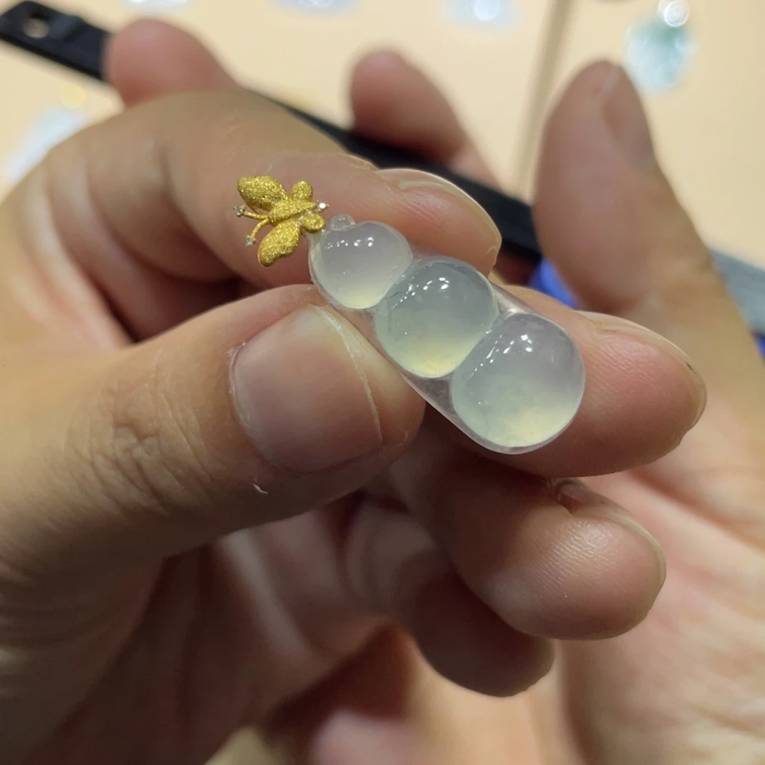 颈饰18K金镶嵌翡翠