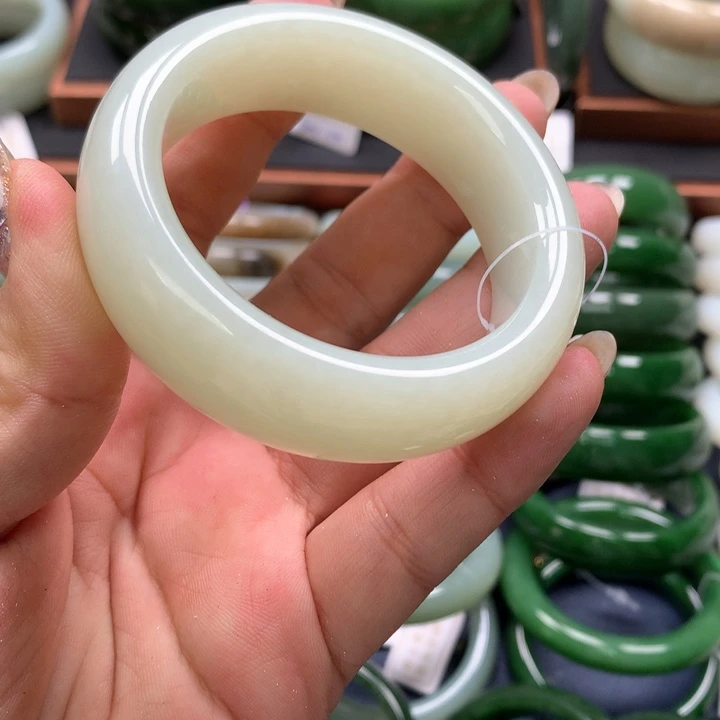 【闪购商品】未镶嵌手镯和田玉