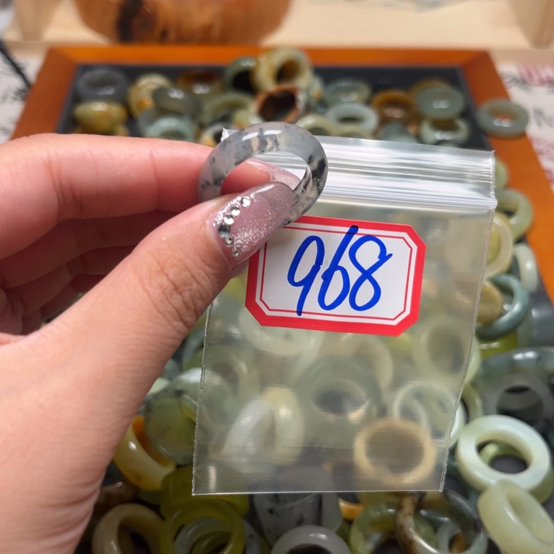 由***蛇纹石玉未镶嵌珠宝奇石