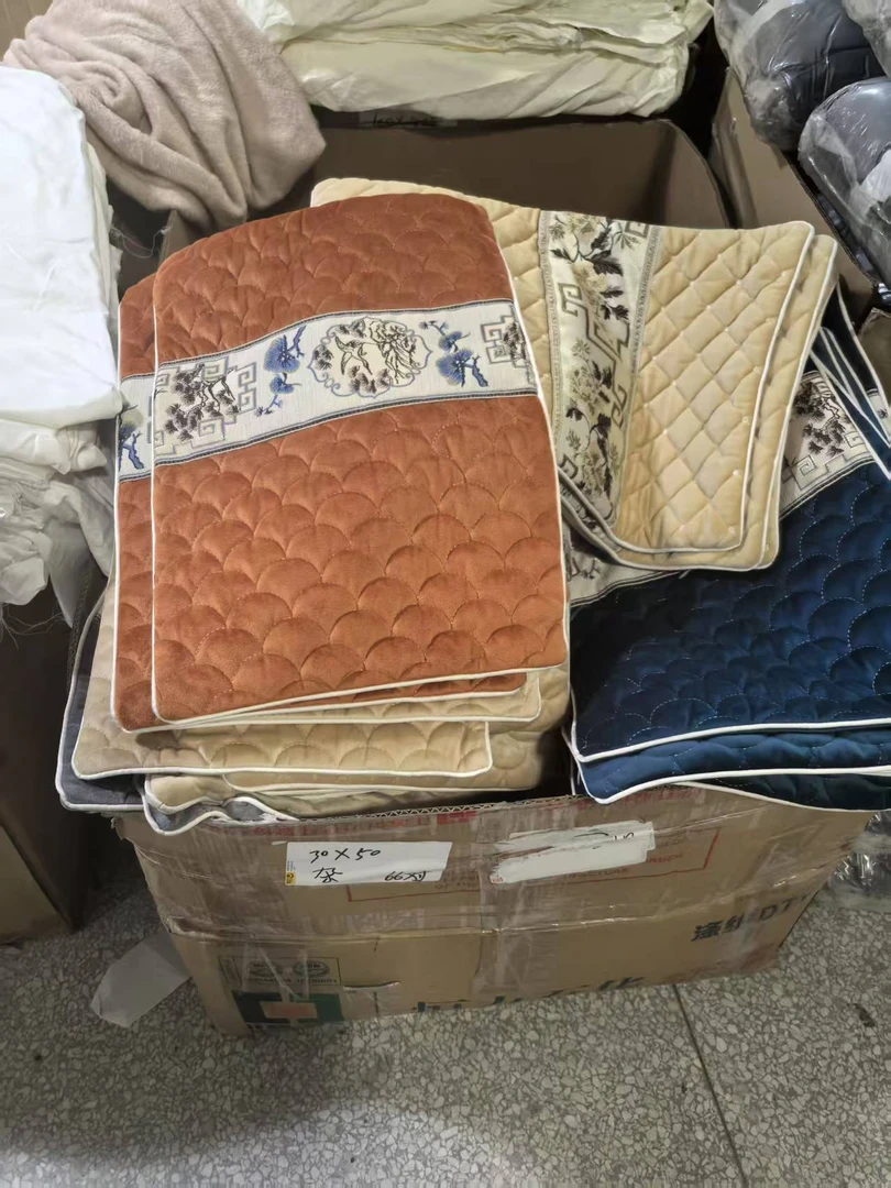 《厚广家》3楼30×50杂款双面天鹅绒绣花抱枕套 发1对 不挑色