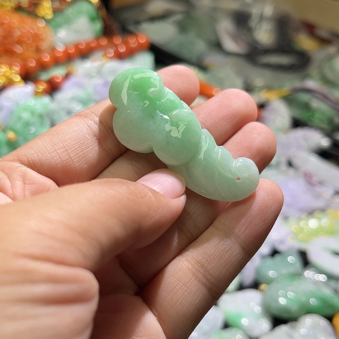 翡翠未镶嵌颈饰待编织
