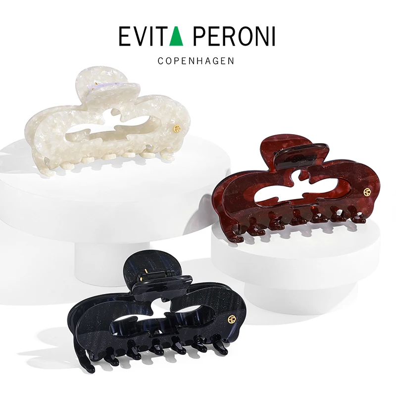 Evita Peroni/依慧达“幸运卡牌”系列镂空加大号鲨鱼夹时尚气质