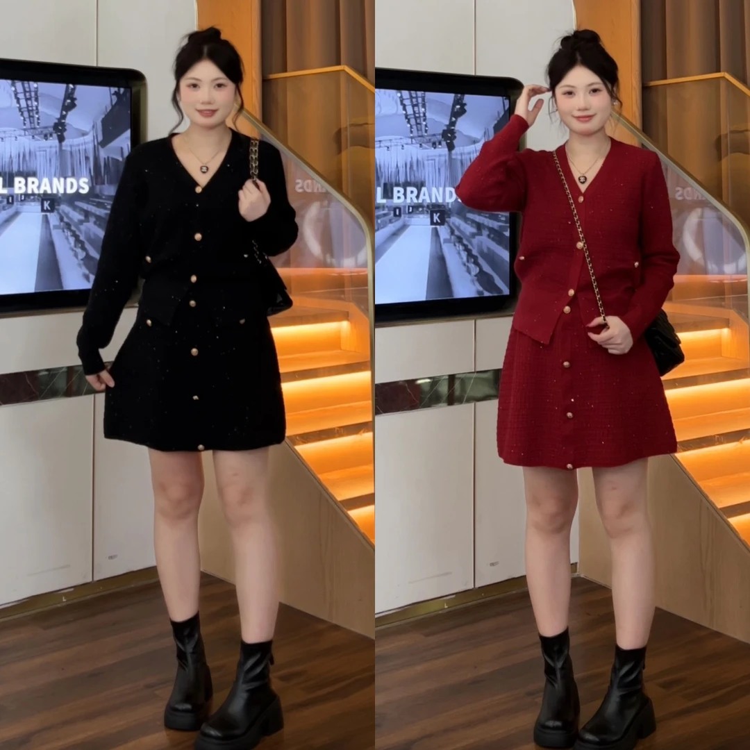 （现现款）周周微胖定制【LMQ335】时尚显瘦高级感细闪V领红色套装