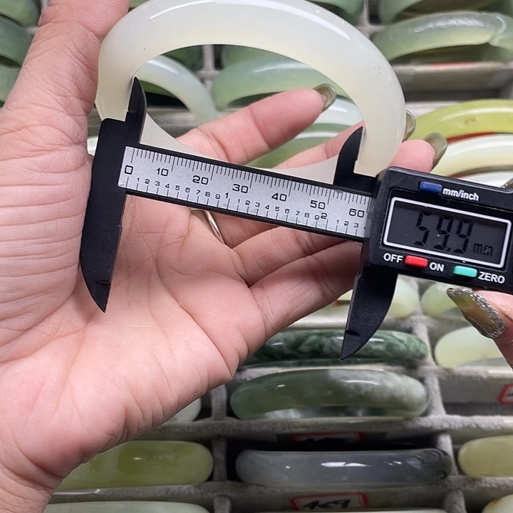 蛇纹石玉未镶嵌手镯477