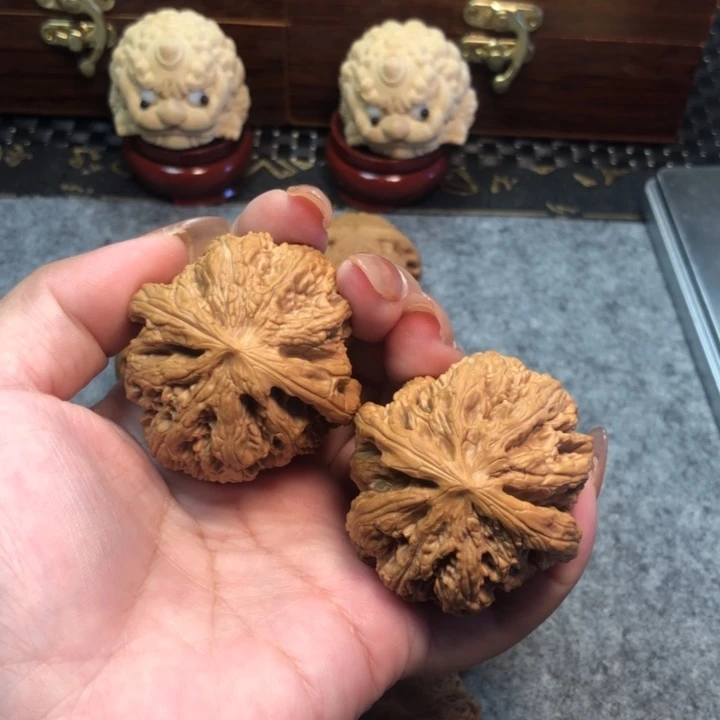 桃核把件45粗筋。