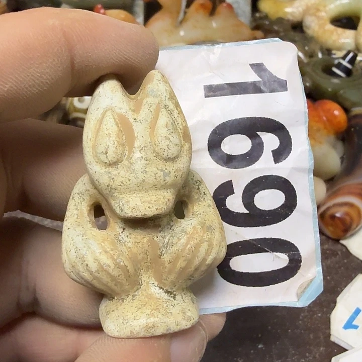 未镶嵌透闪石-蛇纹石玉颈饰