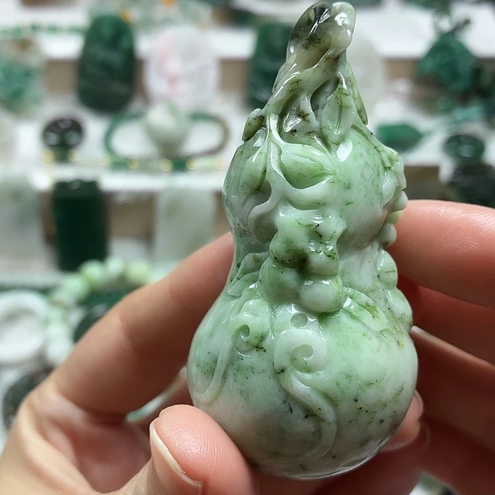 独山玉未镶嵌吊坠