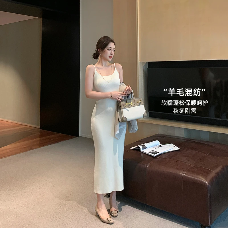 林关关【简缕生香】温婉大方针织吊带连衣裙秋季气质优雅直筒长裙女