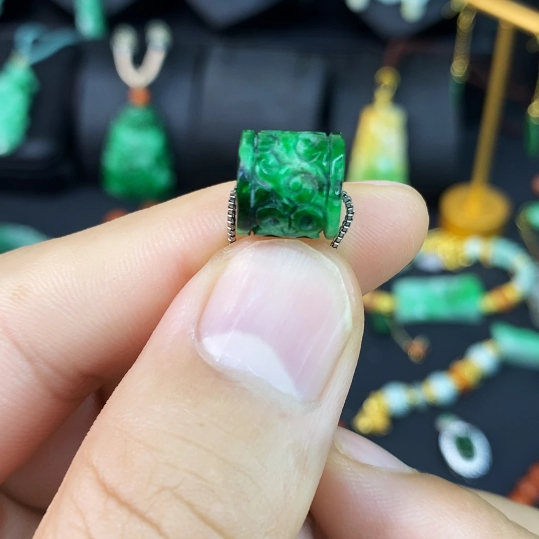 翡翠未镶嵌颈饰吊坠