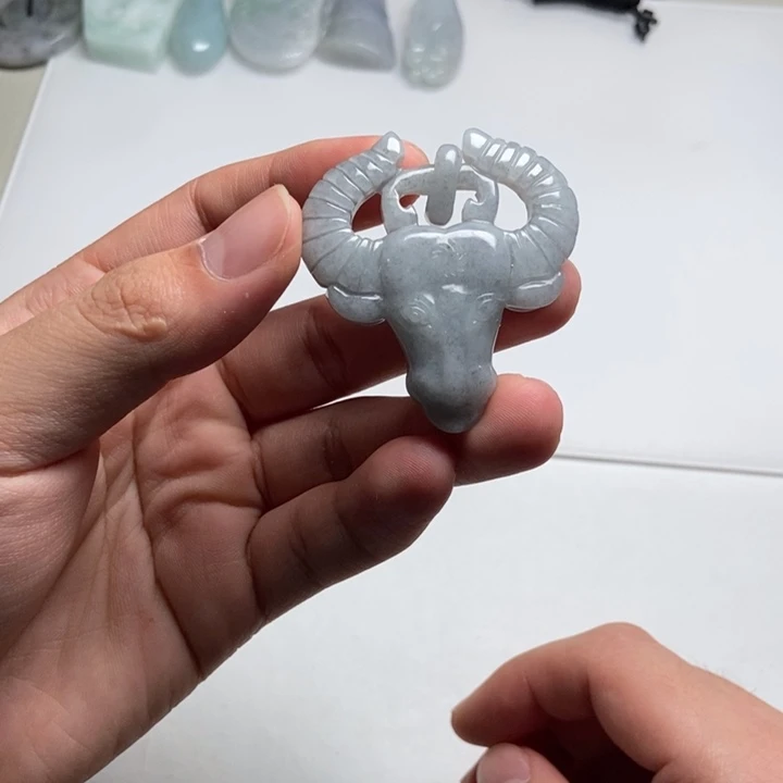 翡翠未镶嵌颈饰牛头8