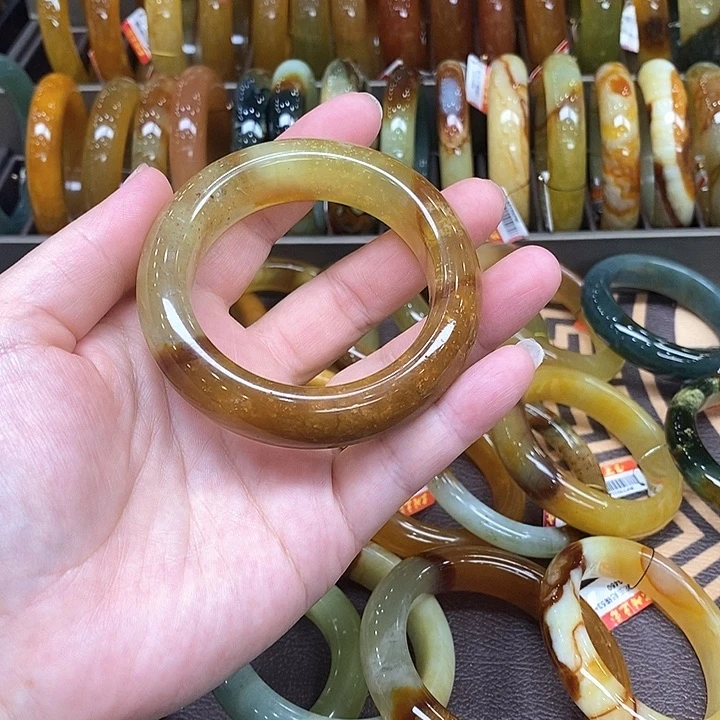 未镶嵌透闪石-蛇纹石玉手镯