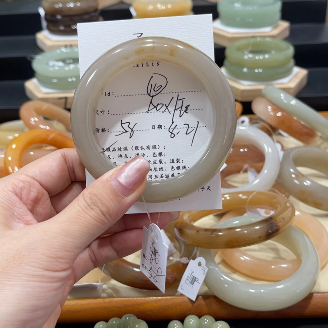 石英质玉手镯未镶嵌