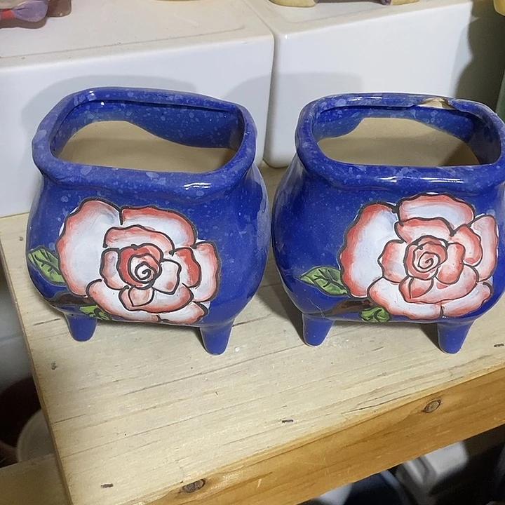 墨***城陶盆有孔 瑕疵针孔漏釉介意勿拍外口 8*6外高10