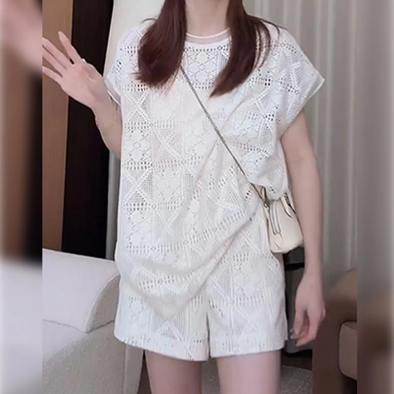 温柔风套装女爆款2026夏季新款钩花镂空蕾丝上衣+短裤两件套穿搭