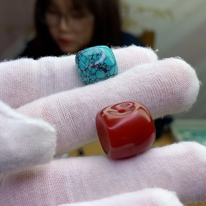 ****小未镶嵌原矿玛瑙/玉髓