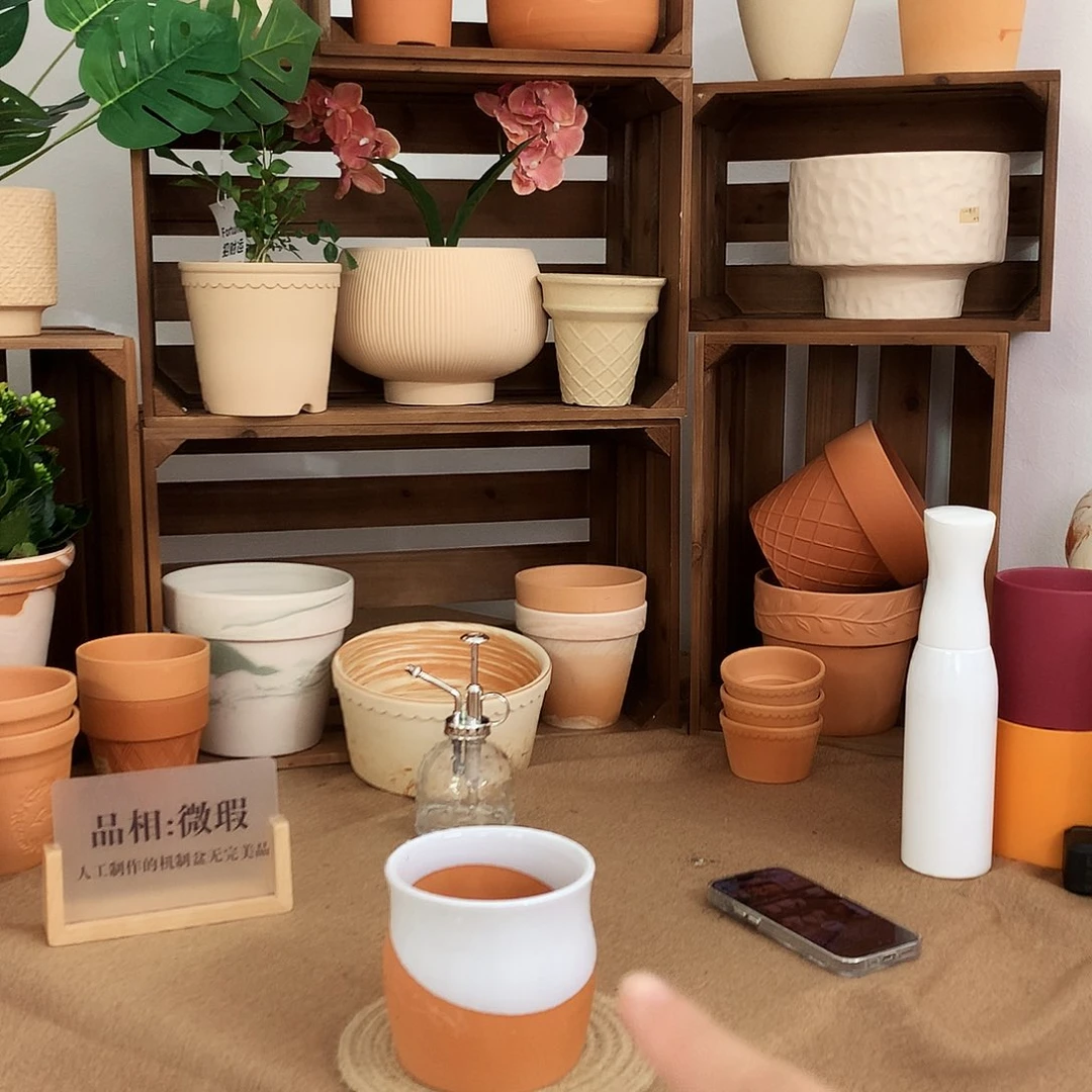 微瑕罐子11口11高1个无底孔