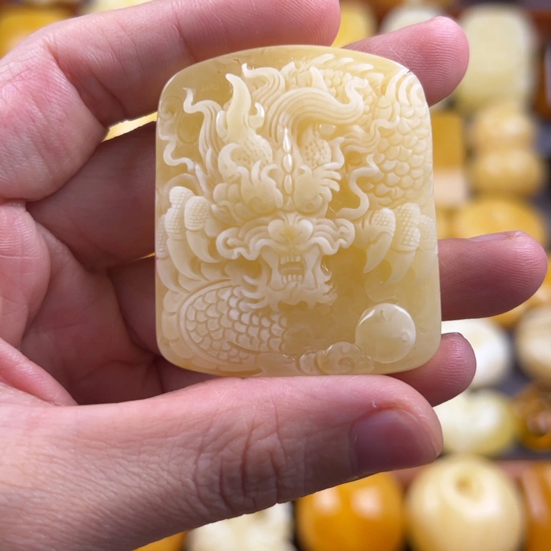 罗***粉琥珀未镶嵌颈饰纯天然琥珀蜜蜡无优化
