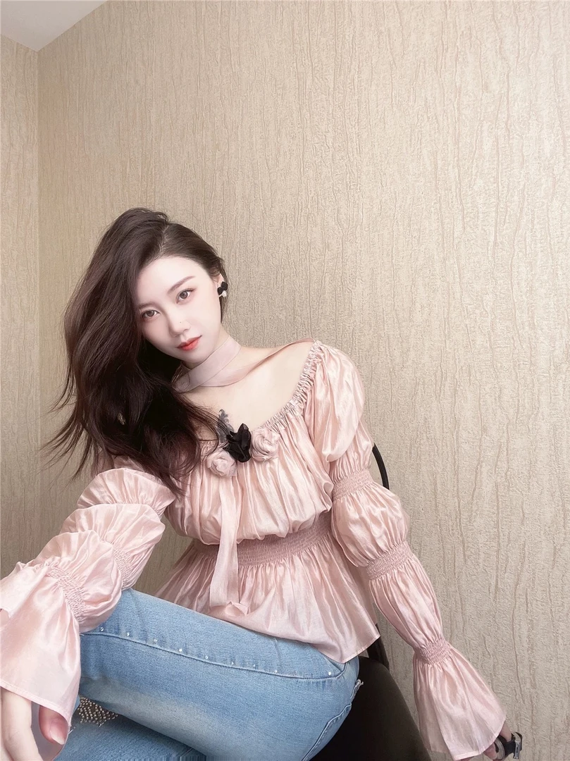 甜美短款夏季一字领荷叶边衬衫小众泡泡袖显瘦嘻哈风
