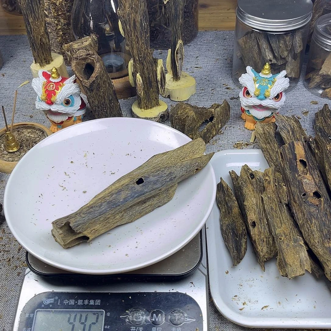 香料奇楠虫漏手把件44克
